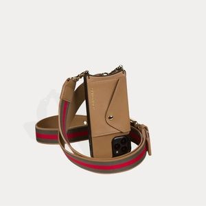 KIMBERLY
Smoother Leather Crossbody Bandolier in Tan/Gold 📱size- 14 Pro Max